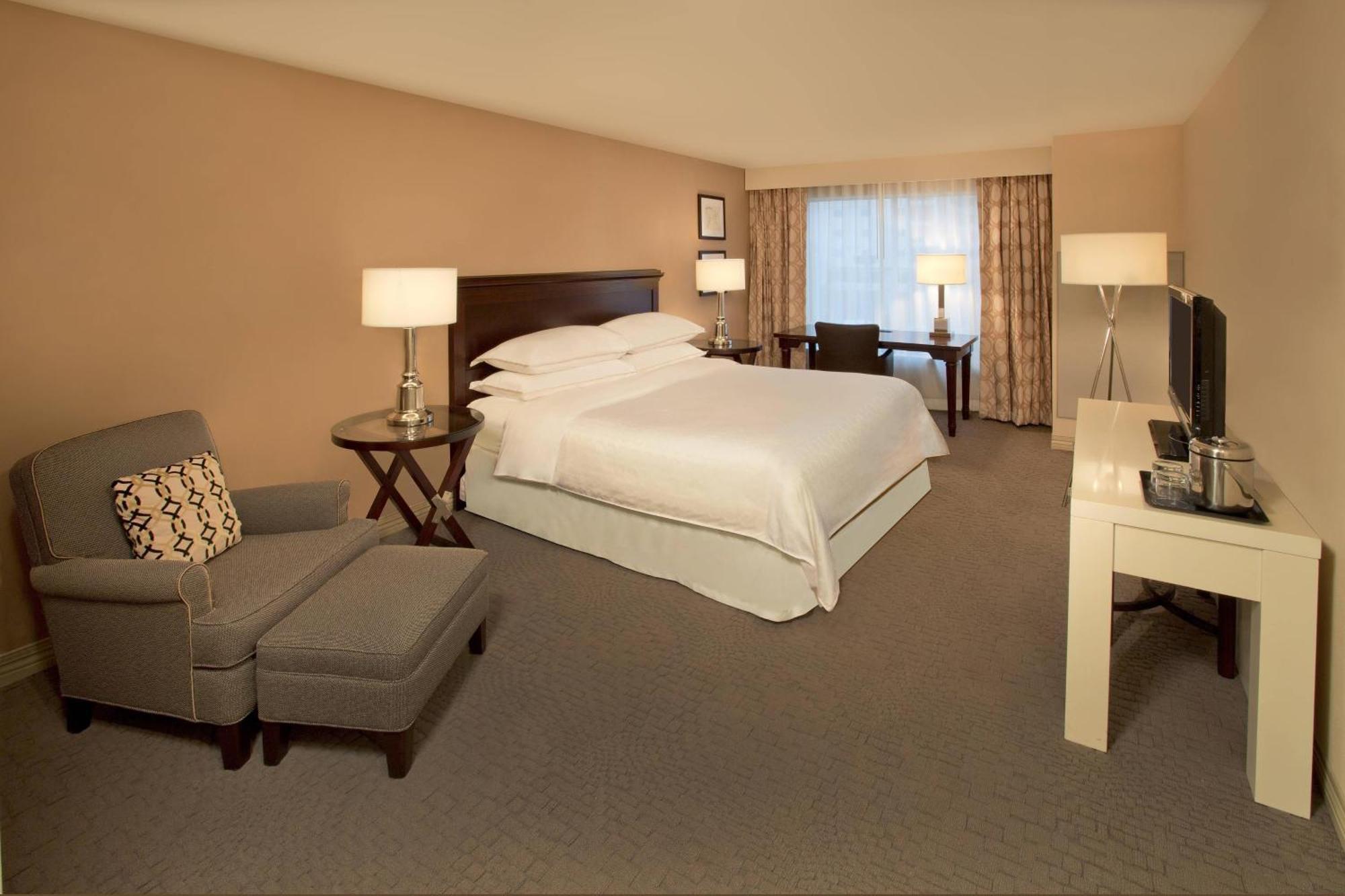 Sheraton Louisville Riverside Hotel Jeffersonville Room photo