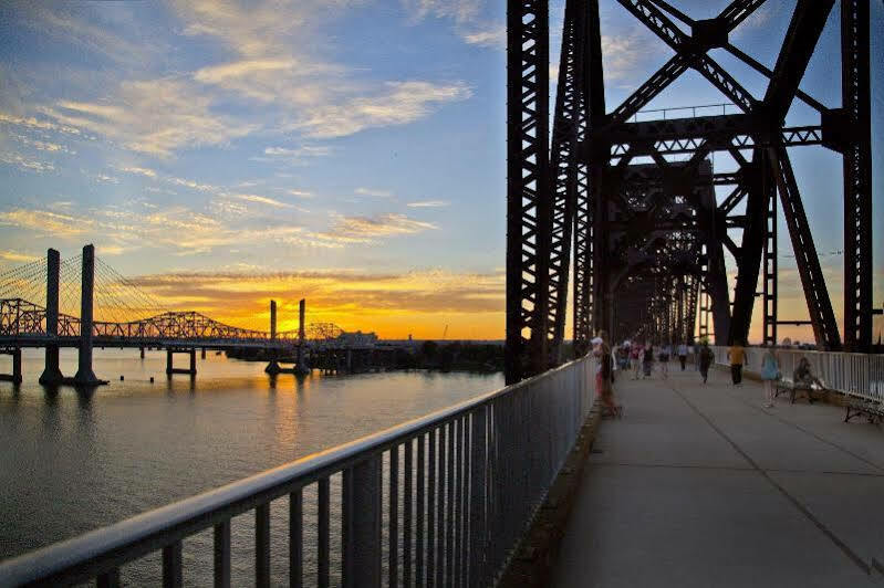 Sheraton Louisville Riverside Hotel Jeffersonville Exterior photo